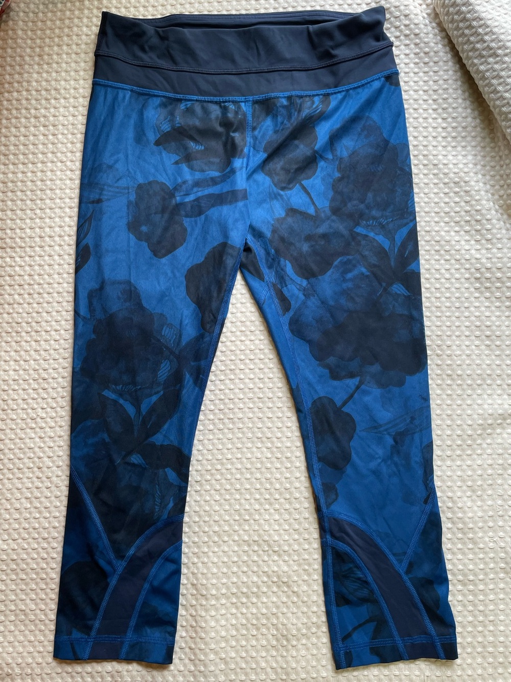 Lululemon Run Inspire II Crop Jumbo Inky Floral Blue